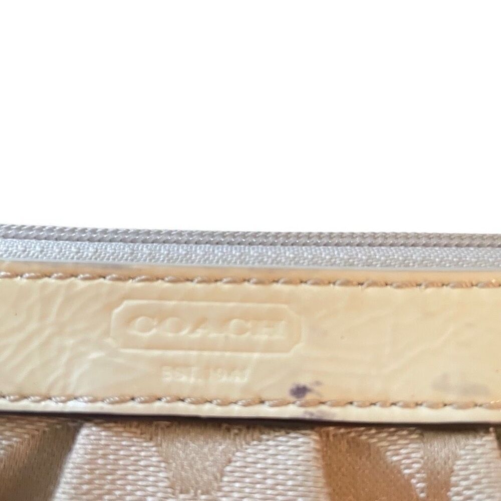 Coach Patent Leather Wristlet Bone Creme Classic Coin Purse Wallet Accessory - Picture 9 of 9